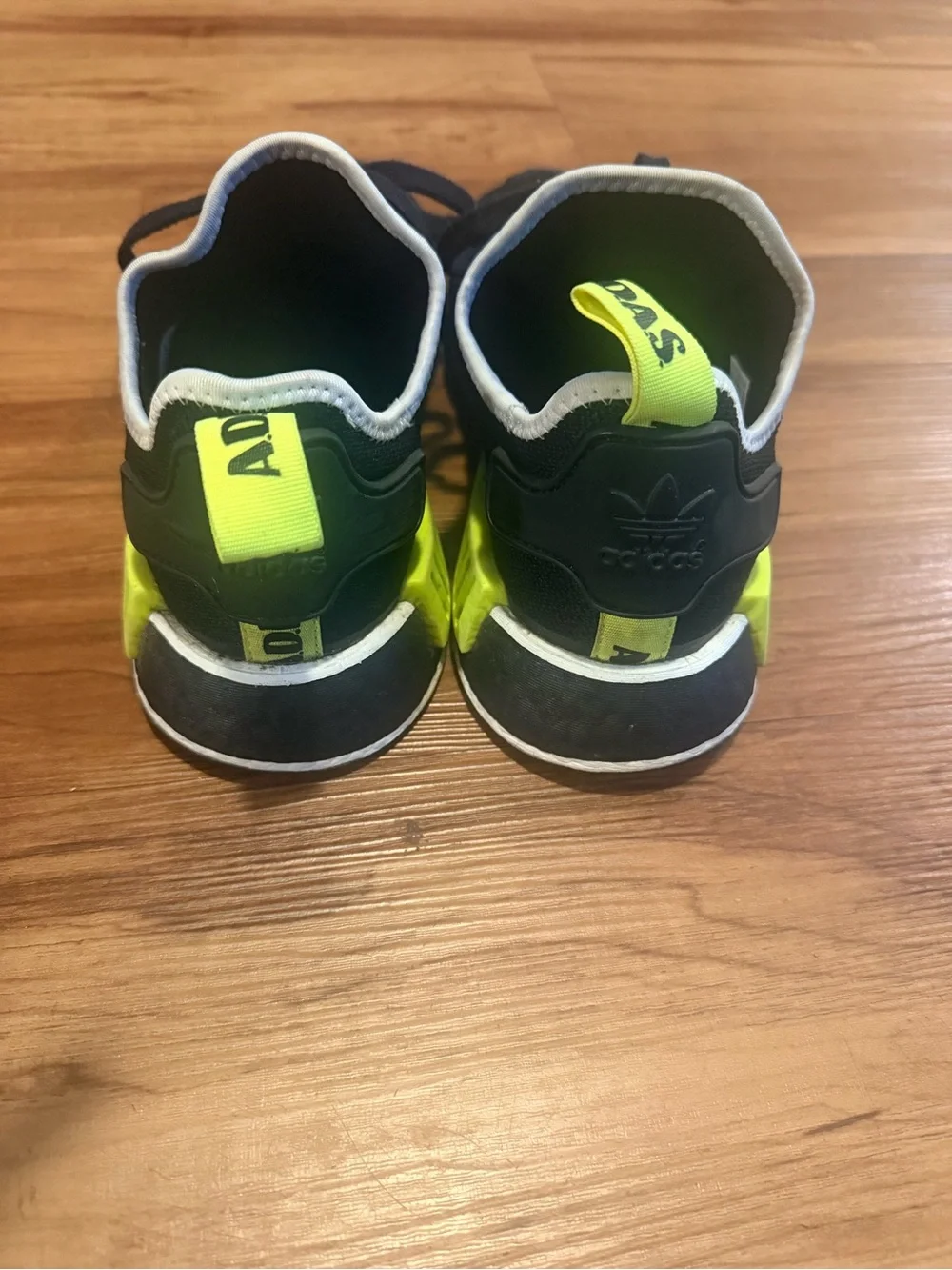 Black Men’s Athletic Sneakers with Neon Yellow Accent